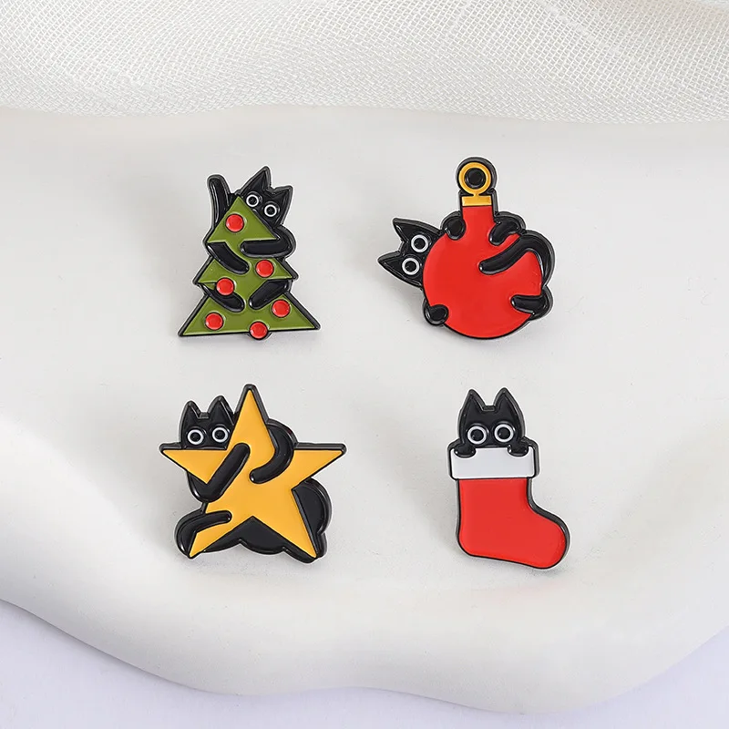 Christmas Cat Brooch Enamel Pin Cartoon Cute Black Hug Christmas Tree Star Stocking Brooches Lapel Badge Jewelry Kid Friend Gift