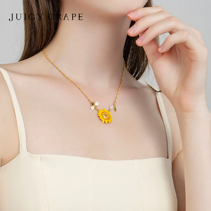 JUICY GRAPE Original Design Bee and Sunflower Necklace Women's Exquisite Niche High-end Floral Collarbone Chain for Party