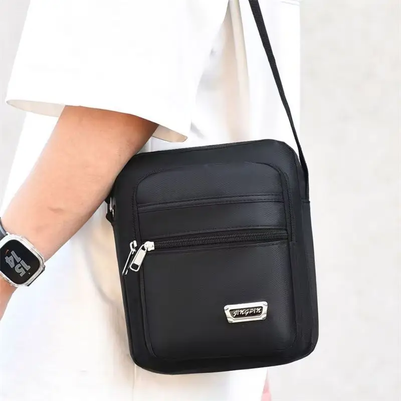 Bolso Pecho Oxford Multicapa Universal - usage example