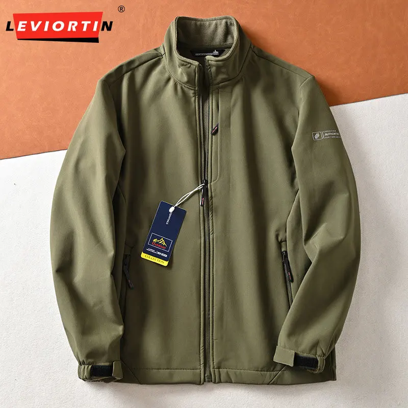 

Autumn and winter men's fashionable outdoor windproof and waterproof soft shell jacket, three-layer composite fleece jacket