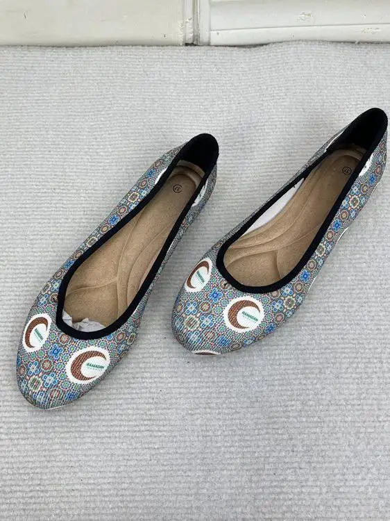 

Удобные женские туфли без застежек с круглым носком, модные, на плоской подошве, в национальном стиле, легко надевать, комфортны на весь день.