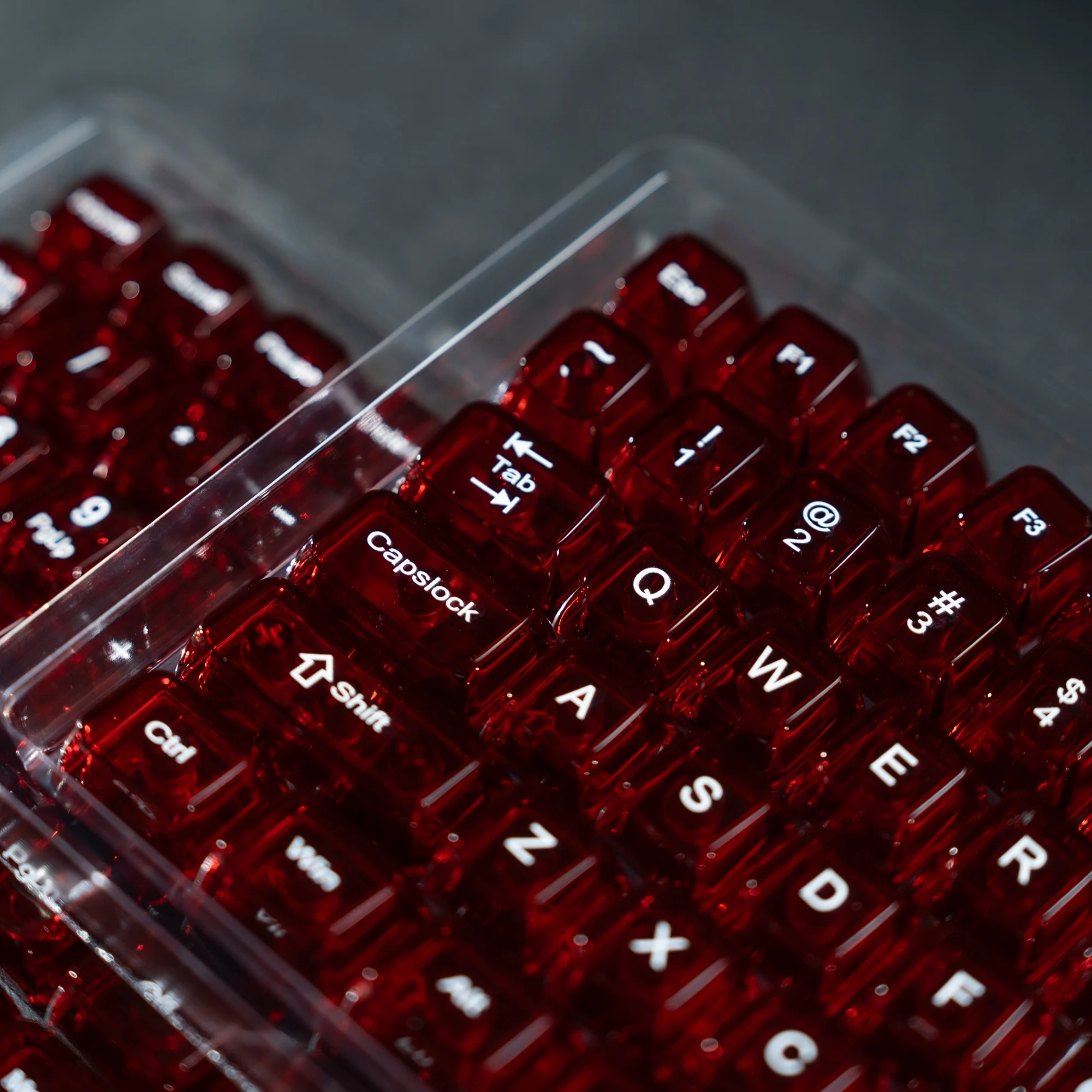 MDAプロファイル レッド透明RGBバックライトキーキャップ 115キー クリアクリスタルセラミックPCキーキャップ Cherry MXスイッチ対応 ゲーミングキーボード用