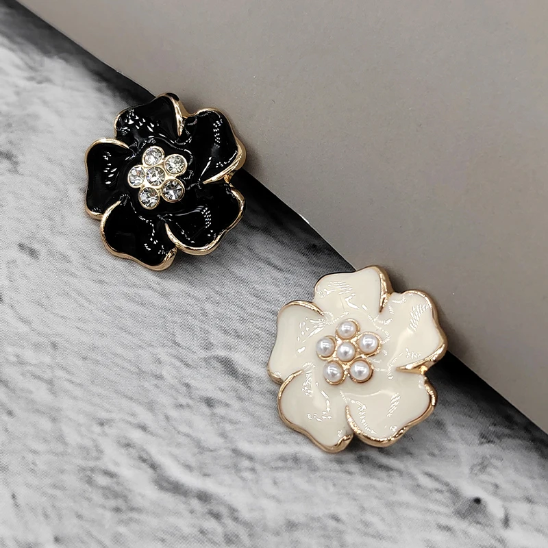 20MM Black White Flower Design Fashion Shank Buttons Wholesale Pearl Rhinestone Bead Luxury Decor Metal Sewing Accessories DIY