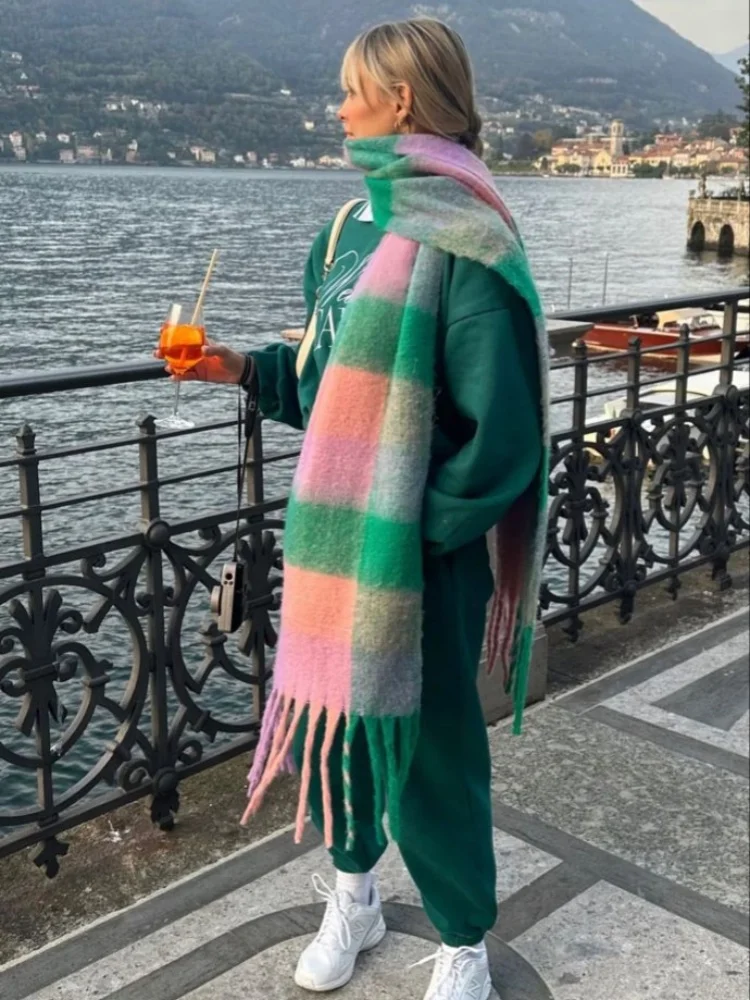 

2025 New Luxury Colourful Plaid Cashmere Women Scarf Winter Thick Warm Shawl Wraps Female Pashmina Long Tassel Foulard Blanket