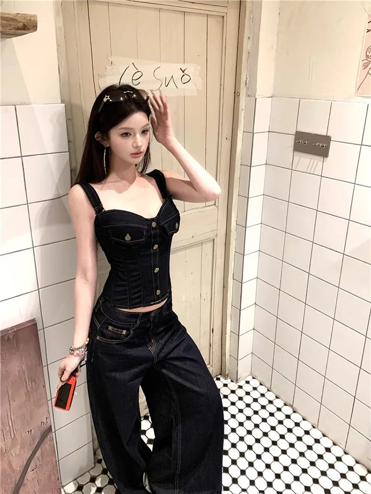 مجموعة دينيم أمريكية رجعية للنساء صيف 2025 تصميم جديد بأزرار وبنطلون واسع الأرجل وسترة هالتر، طقم من قطعتين، مجموعة أنيقة