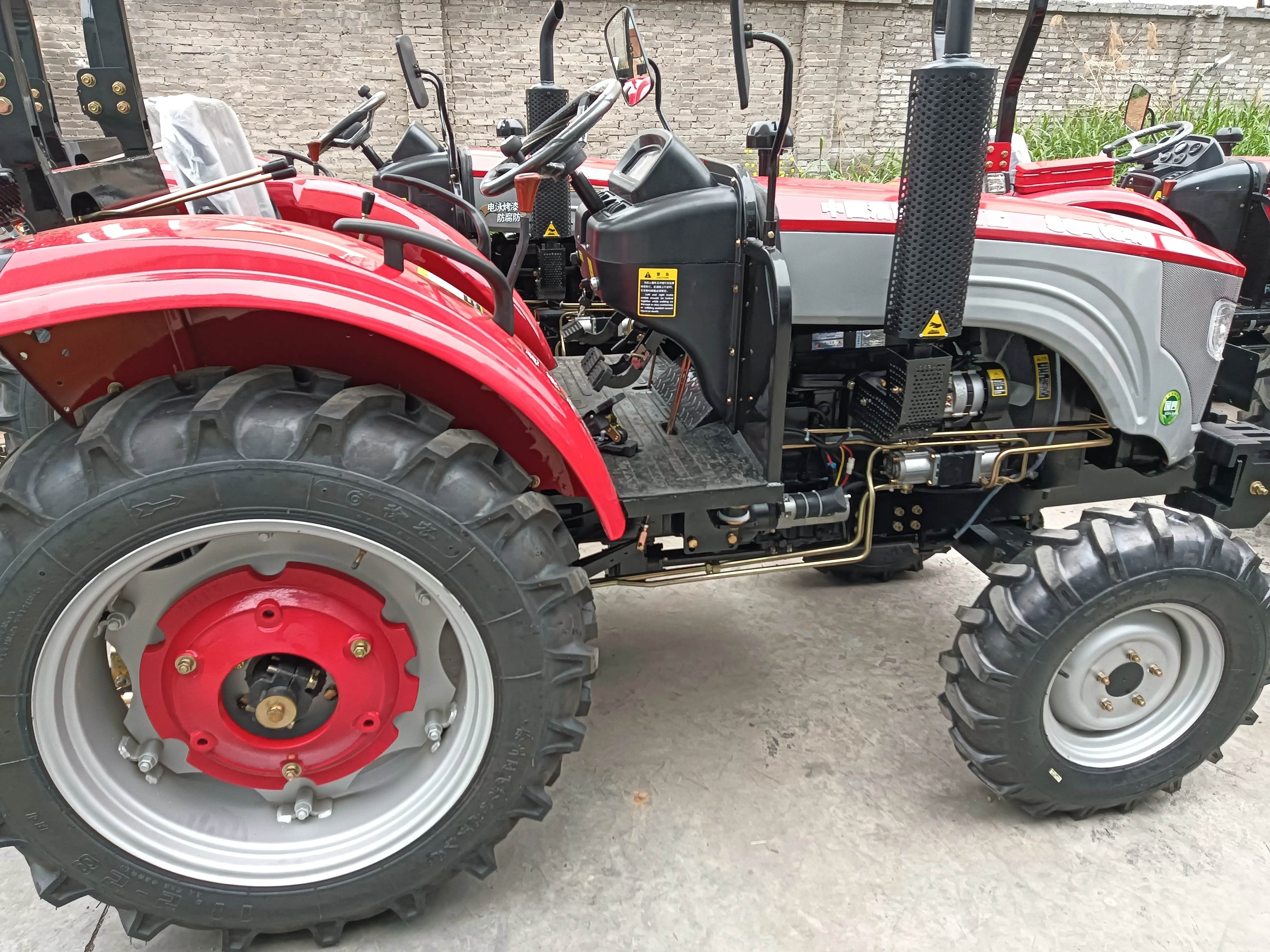 Рисунок 2 - Трактор 604HP — привод 4WD