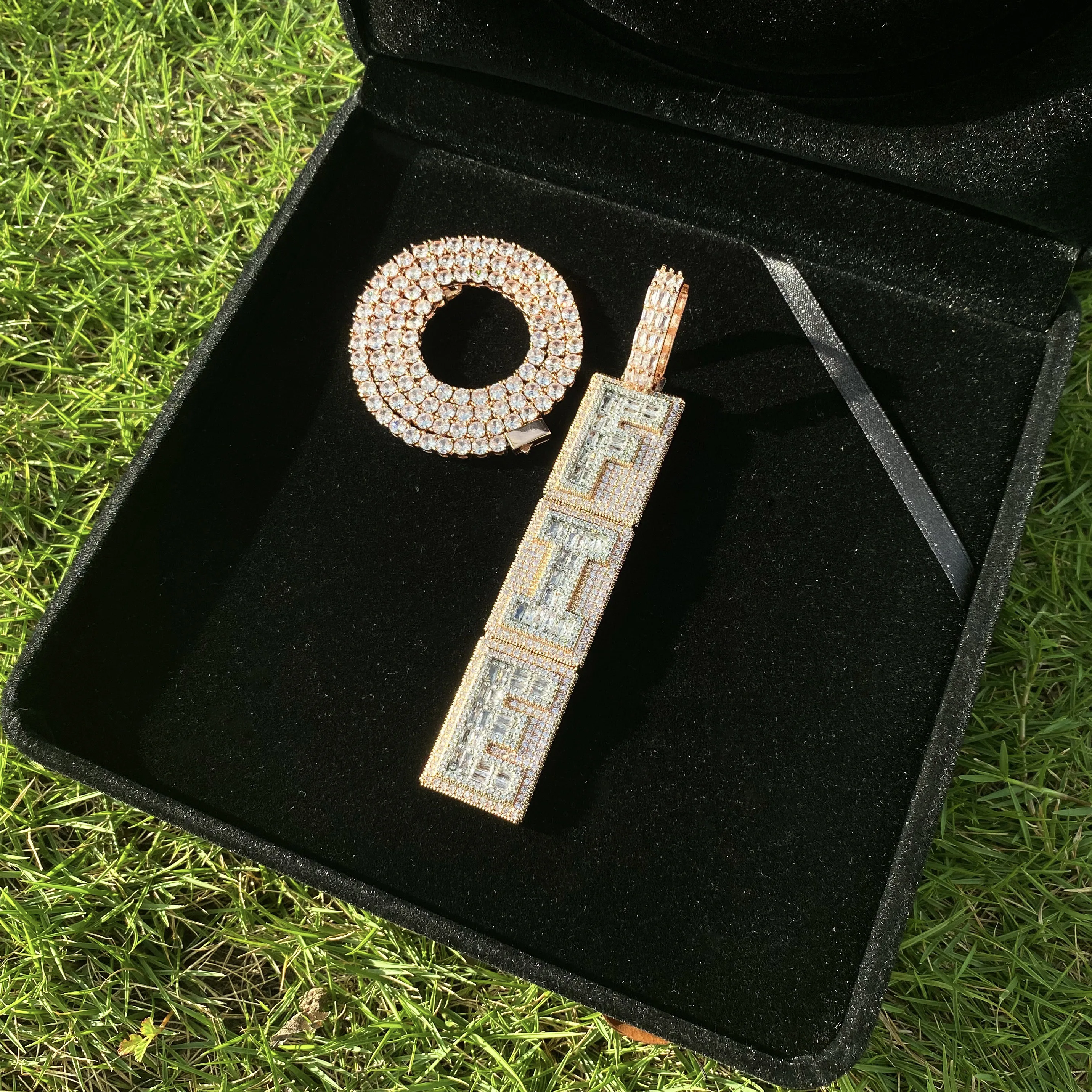 Aokaishen Iced Out Custom Name Necklace for Men Prong Setting Personazlied Pendant Hip Hop Jewelry