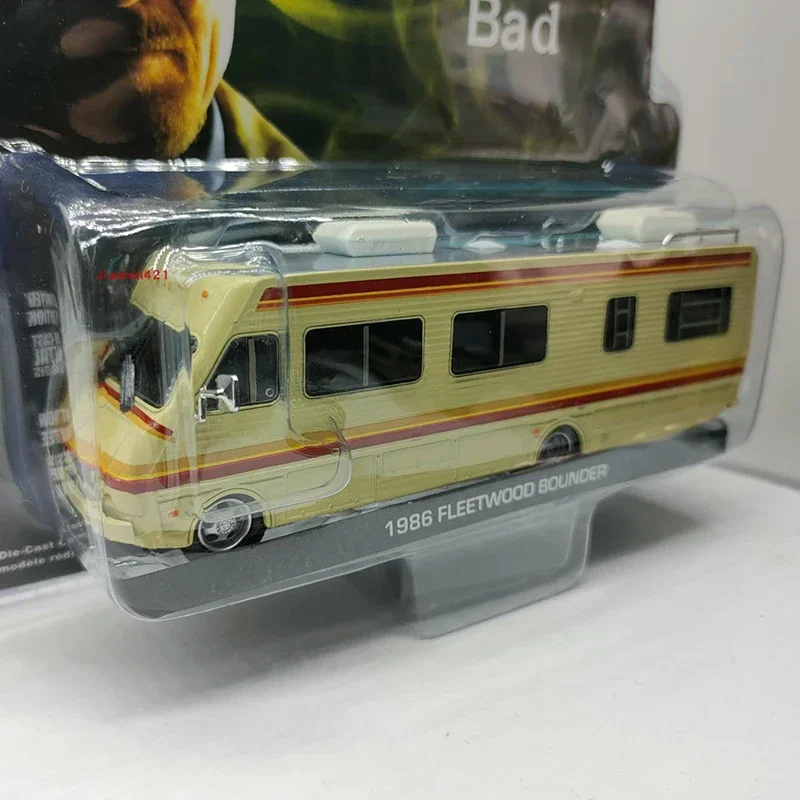 Diecast 1/64 Scale 1986 Fleetwood Bou Retro Bus Station Wagon Alloy Car Model Static Scene Decoration Collectible Model Toy Gift