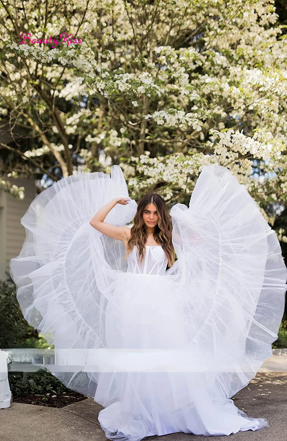 Sexy Tulle Wedding Dress Flowy Long Train Spaghetti Straps Sleeveless Wedding Dresses Multi Layers Corset Bustier Bridal Gowns
