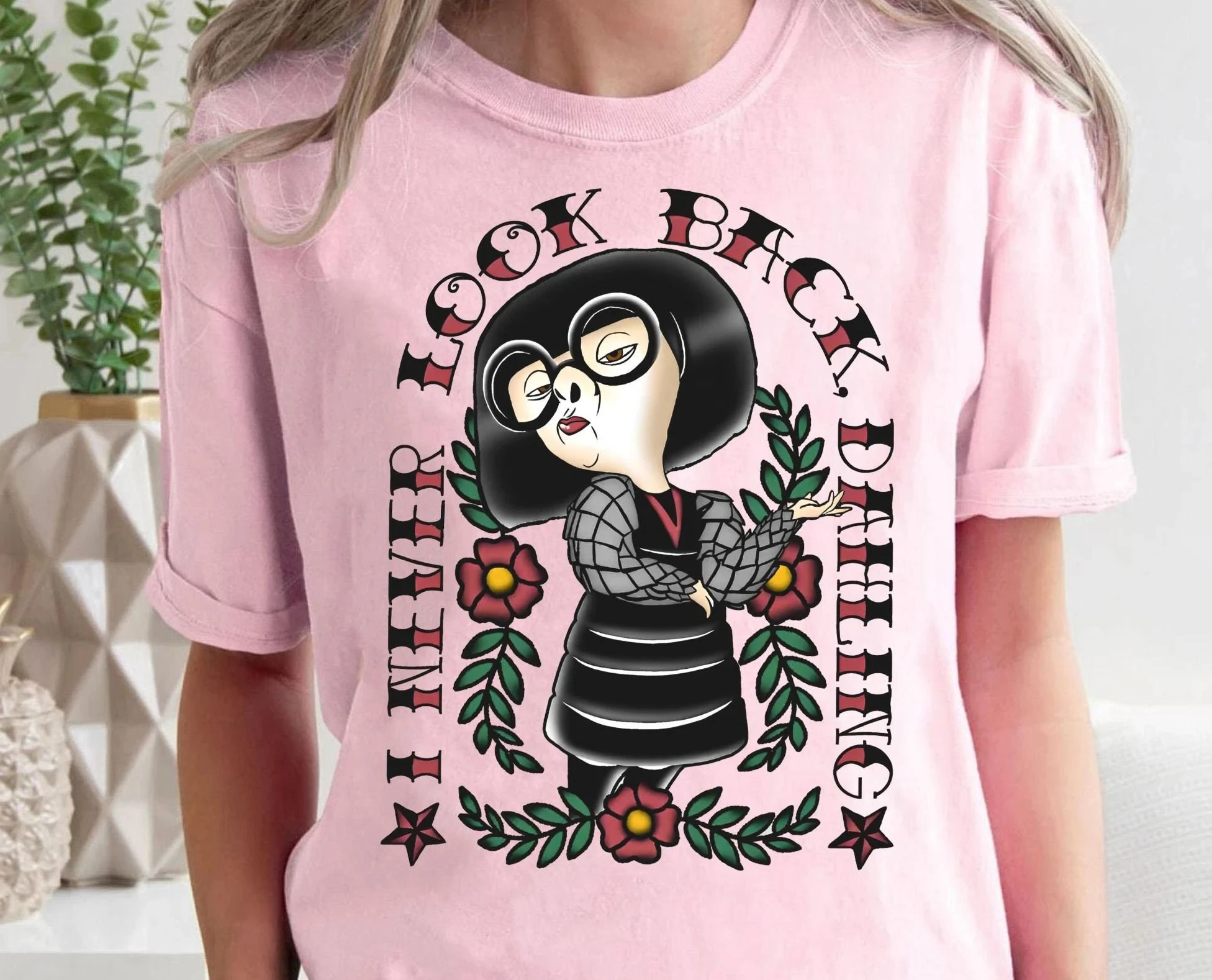 ديزني بيكسار الخارقون خمر قميص مضحك إدنا الوشم نمط تي شيرت Wdw ماجيك المملكة المحملة |   هدية رحلة عائلة ديزني لاند 2025