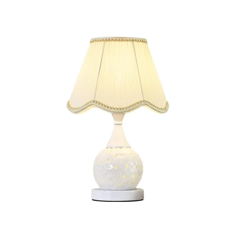 

Elegant romantic and warm master bedroom modern lamp adjustable brightness desk lamp