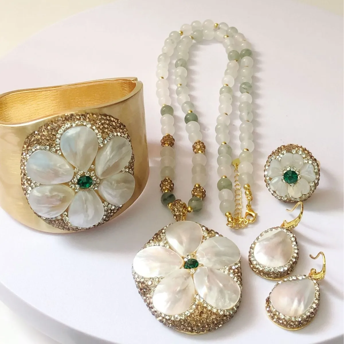Charm Natural Shell Crystal Necklace Earrings Bracelet Ring 4Pcs Set for Women Statement Flower Beads Jewelry Sets Party Gown