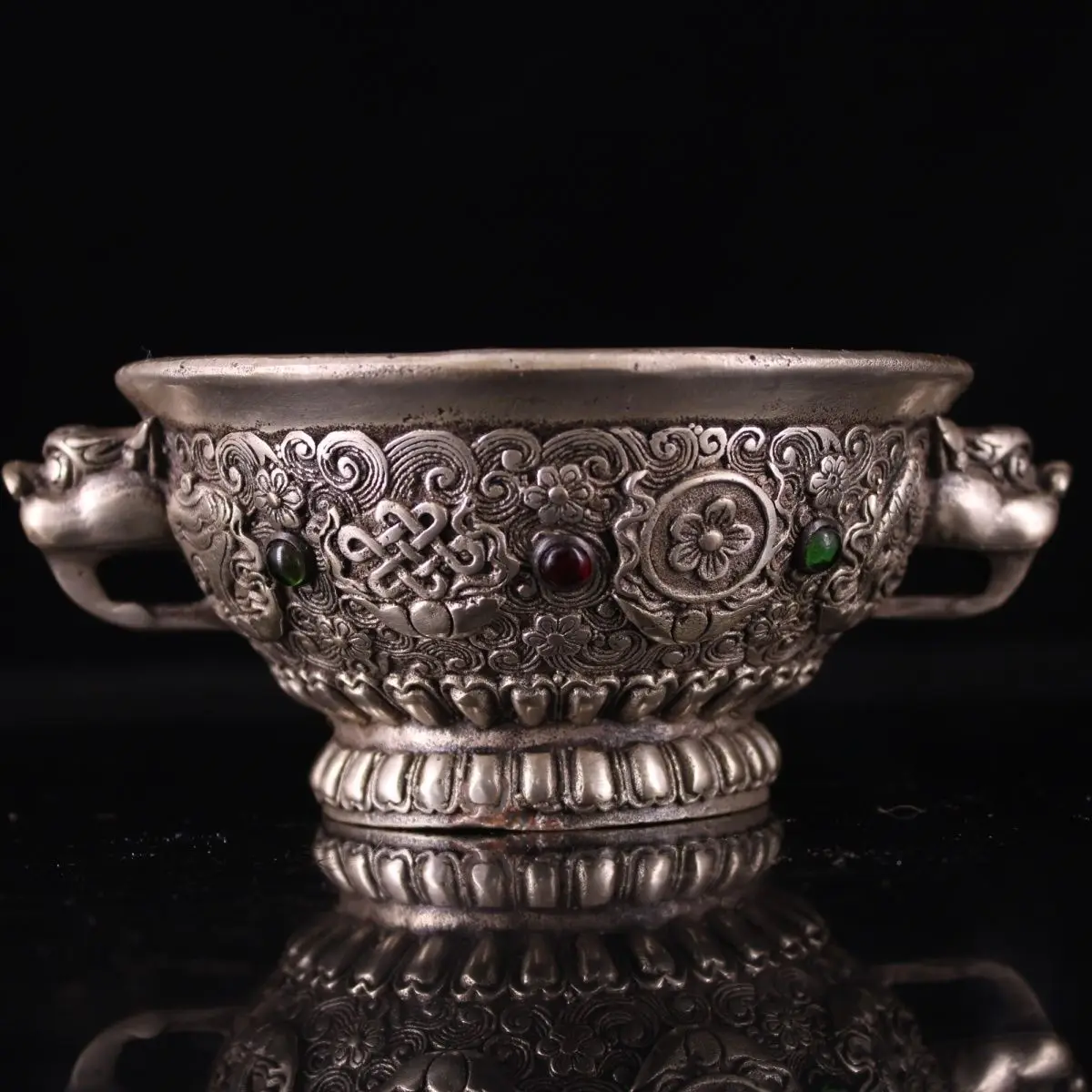 Xizang copper and silver inlaid with precious stones, auspicious eight treasures, ghee bowl weighs 50 grams, is 6 cm high and 15