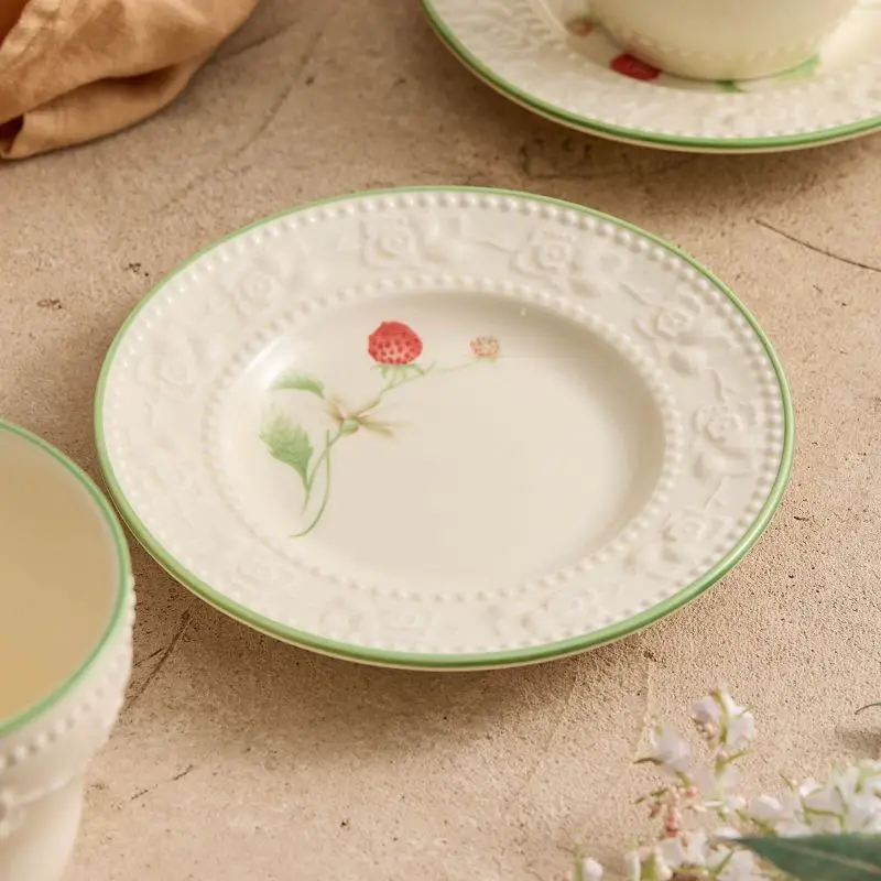 Embossed Strawberry Coffee Cup With Plate, Mug, Ceramic Cup, Household Drinking Cup, High-Quality Yogurt Cup With Handle