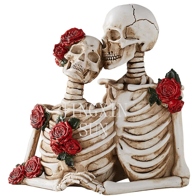 

Gothic couple resin skull model Halloween scene arrangement props ornament
