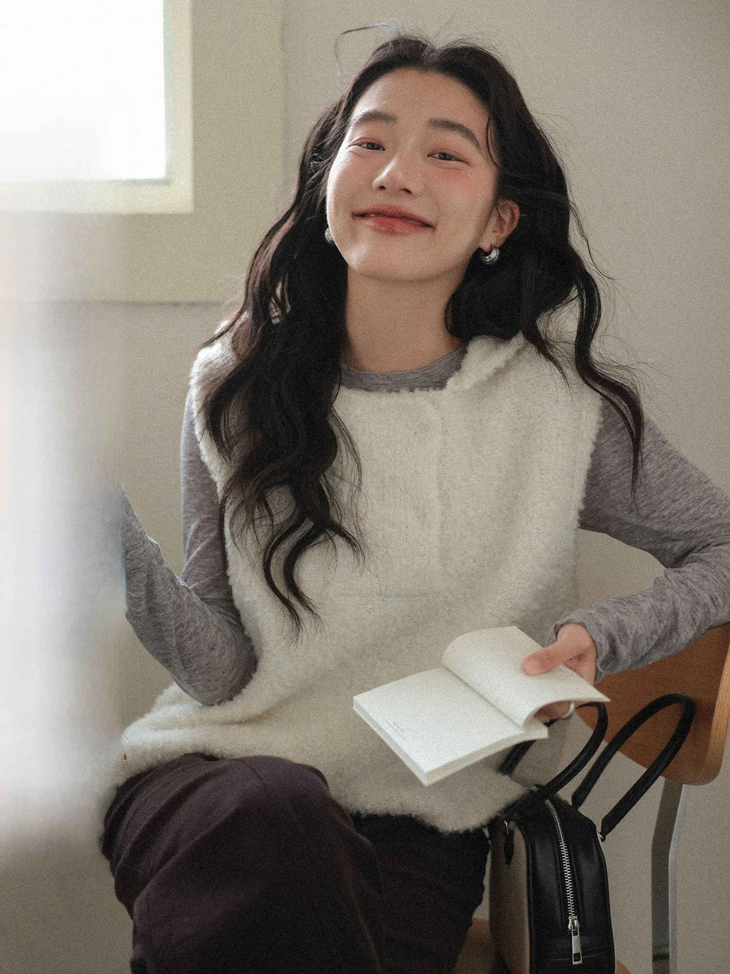 

Early Spring Clean Look Korean Sle Hooded Wool Vest Agel Peter Came Letter Mixd Fem Outerwear round Ne Regular Length