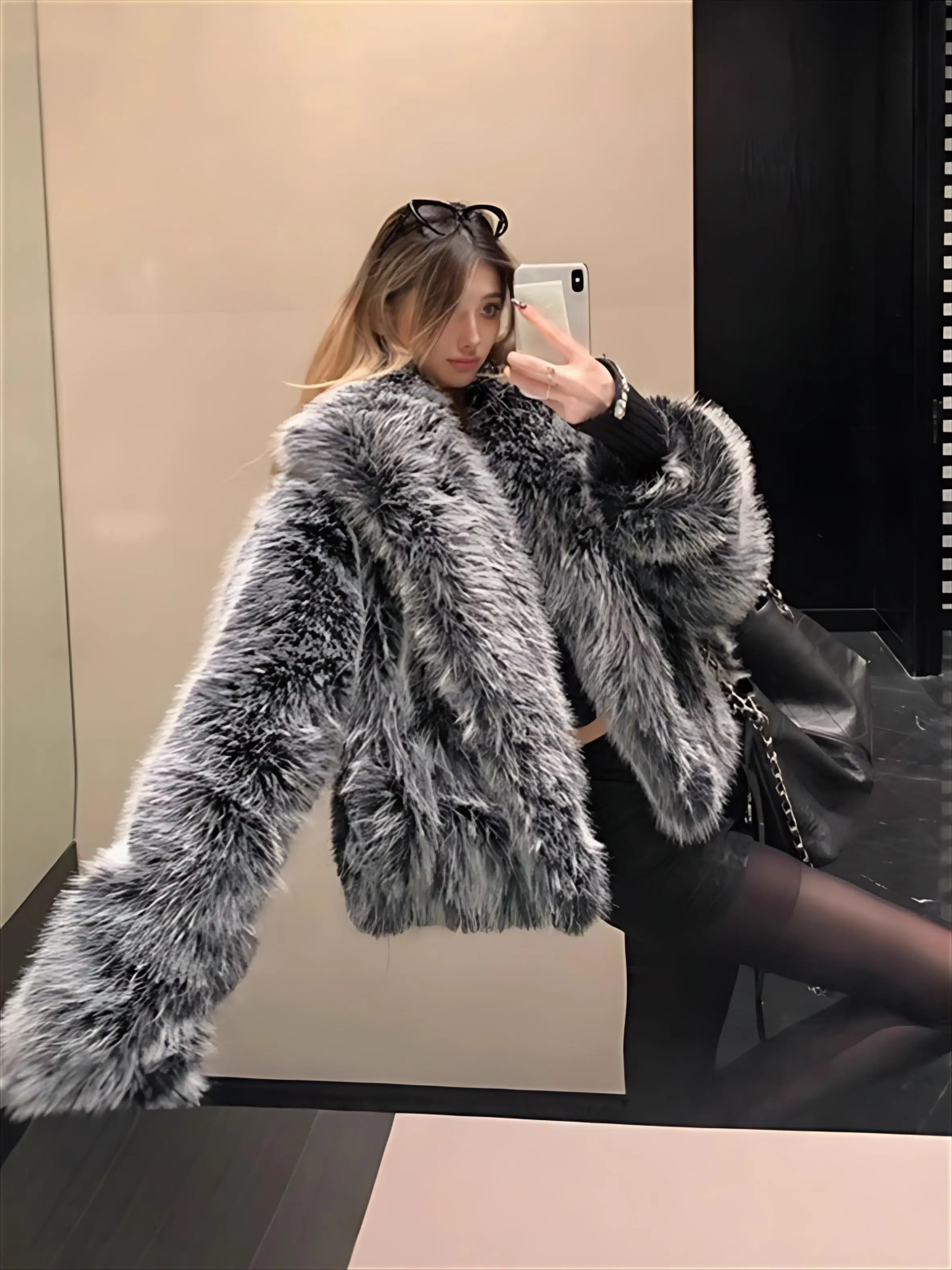 Cappotto foderato in pelliccia sintetica Cappotti da donna Dolcevita verticale Carnevale Colletto da figlia Chinchilla Moto Moderna tendenza in velluto a coste grosso