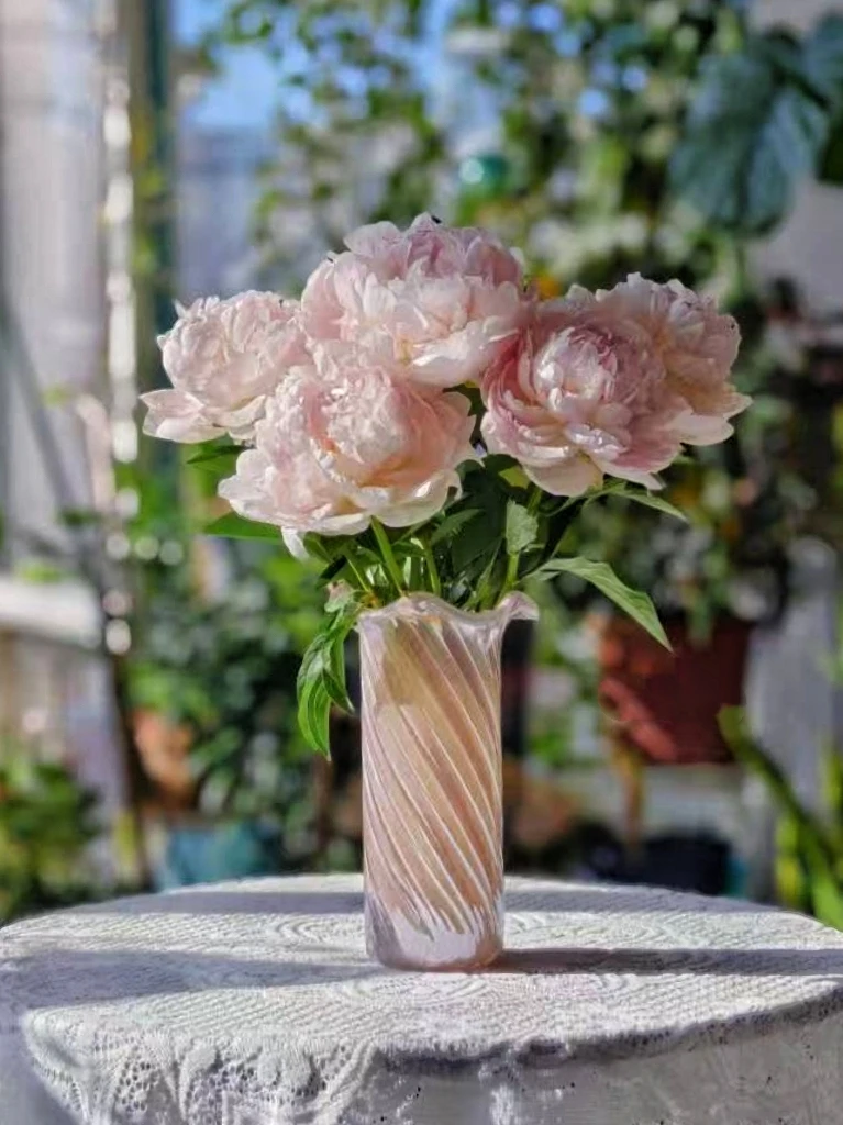 

Ваза для цветов ручной работы из спирального стекла, пастельно-розовая, с витыми полосами, декоративный элемент для дома, офиса, спальни, кабинета, гостиной, свадебный декор