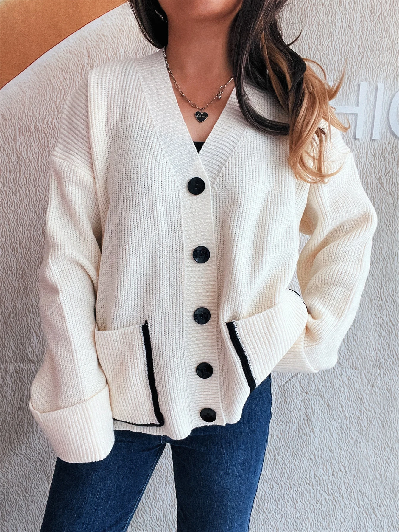 Kardigan Leher Bulat Lengan Panjang Pakaian Musim Gugur Musim Dingin Dekorasi Kancing Longgar Gaya Komuter Pakaian Rajut Wanita dengan Bagian Depan Terbuka