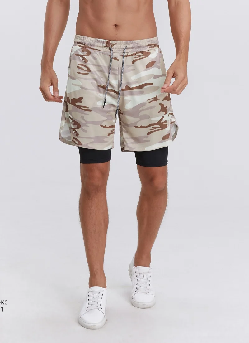 

Практичные и удобные двухслойные шорты, камуфляжно-желтые, обязательные для мужчин летом.