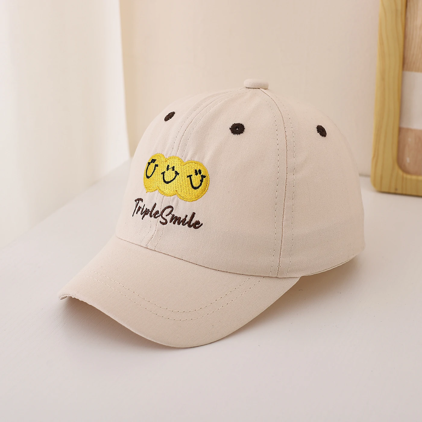 

Children's Triple Smile Embroidered Pattern Baseball Cap with Three Smiling Faces - Suitable for Travel and Photography
