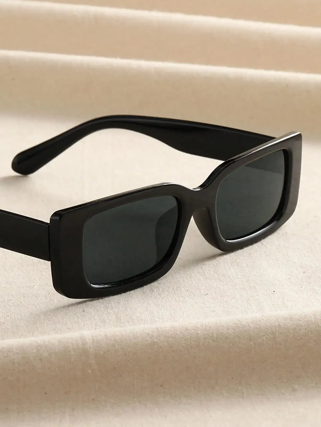 1 PC Unisex Plastic Square Fashion Sunglasses For Beach Play And Daily Photography