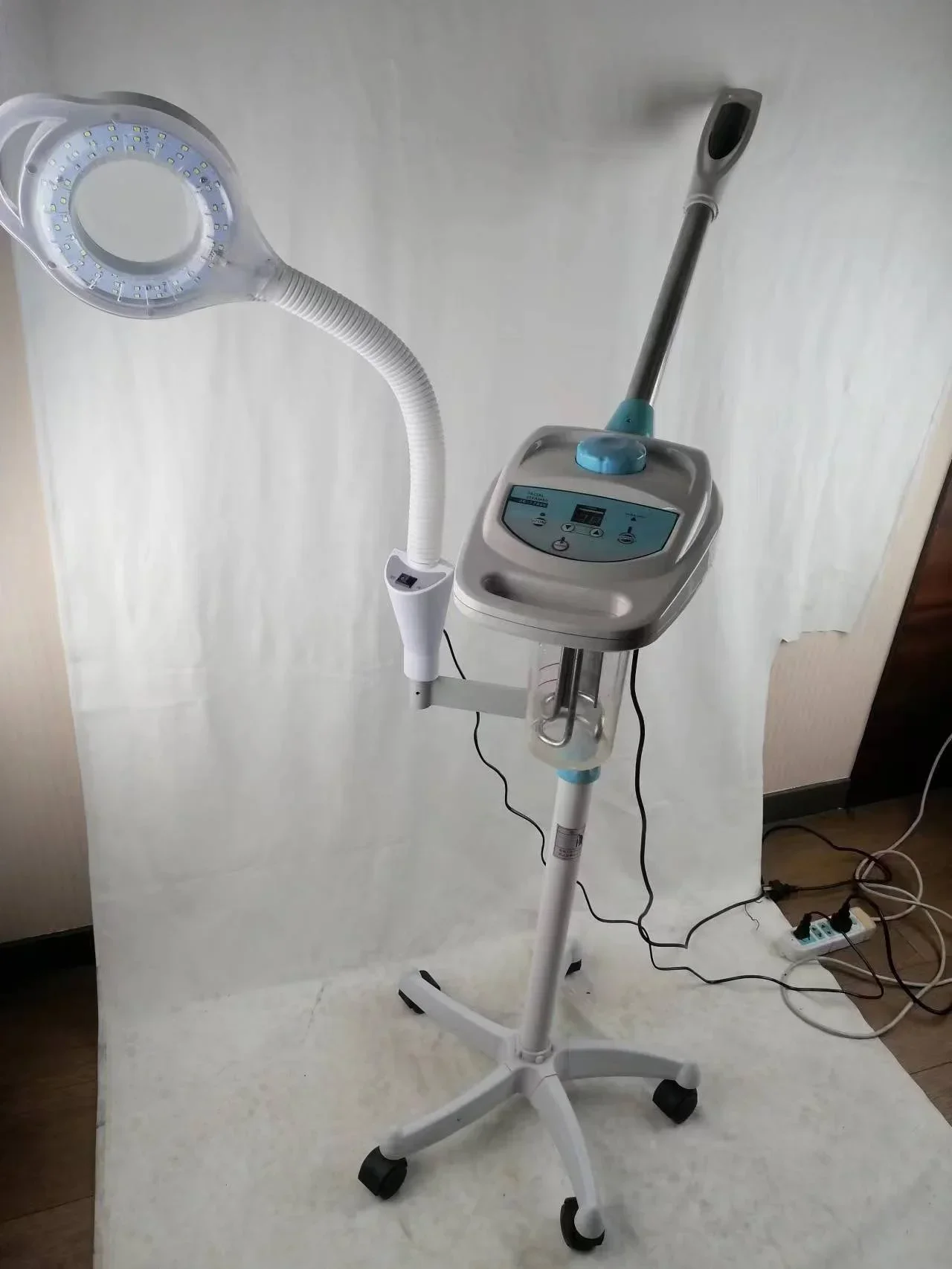 2 in 1 Face Steamer with Stronger Steam and  LED  lamp for Beauty Salon Facial care