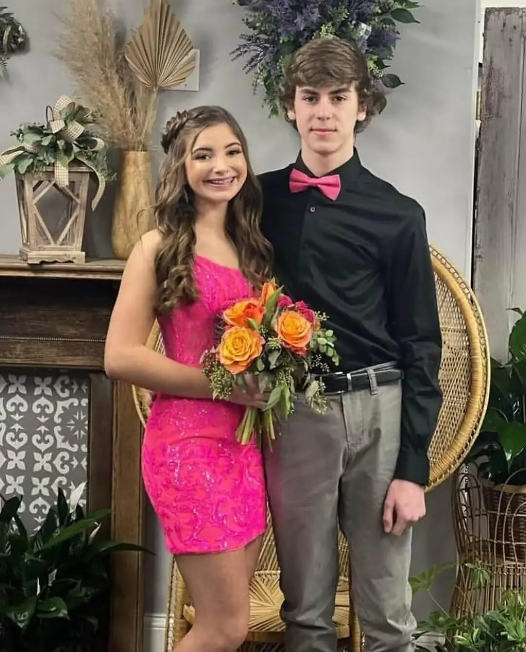 Короткое платье для встречи выпускников для подростков, мини-коктейльное платье на бретельках с блестками и аппликациями для выпускного вечера с разрезом по бокам выше колена