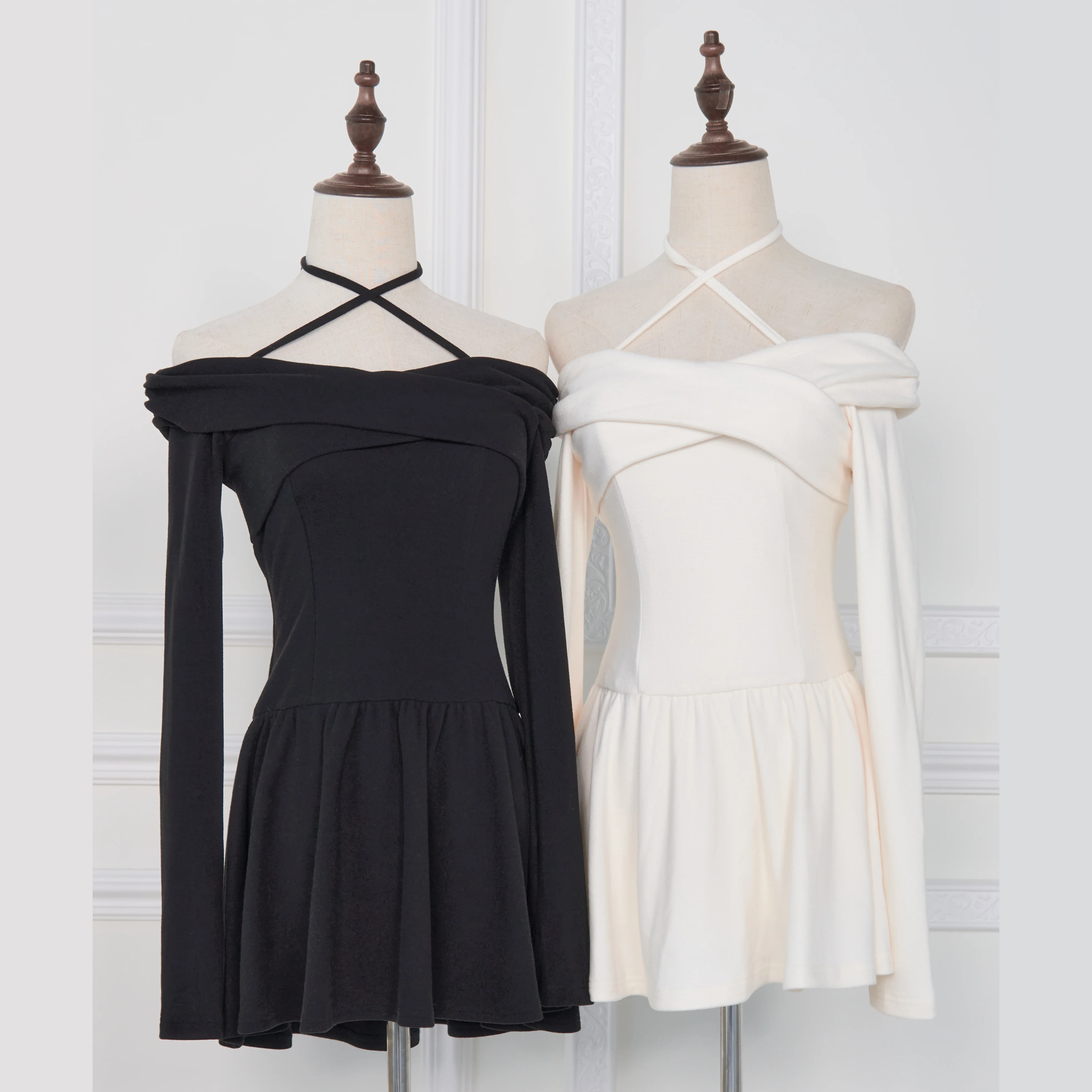 オリジナル日本製大量生産バレエ風ニットワンピース レースアップ ホルターネック 長袖 ハイウエスト ブラック ショートドレス レディース