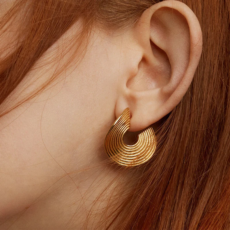 Twisted Metal Post Earrings For Women Textured Lines Elegant Party Accessories Fashion Jewelry Vintage Designer Style Gift C1528