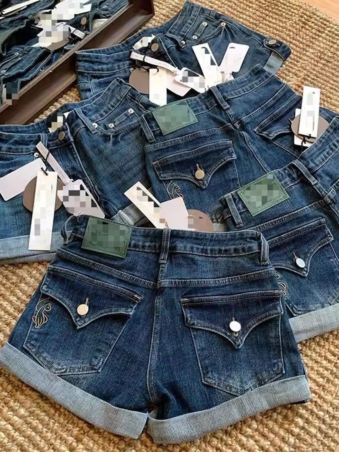 

Американские винтажные джинсовые супершорты с рваным краем для женщин, летние, новые, ретро, эластичные, утягивающие, подчеркивающие ягодицы, горячая новинка