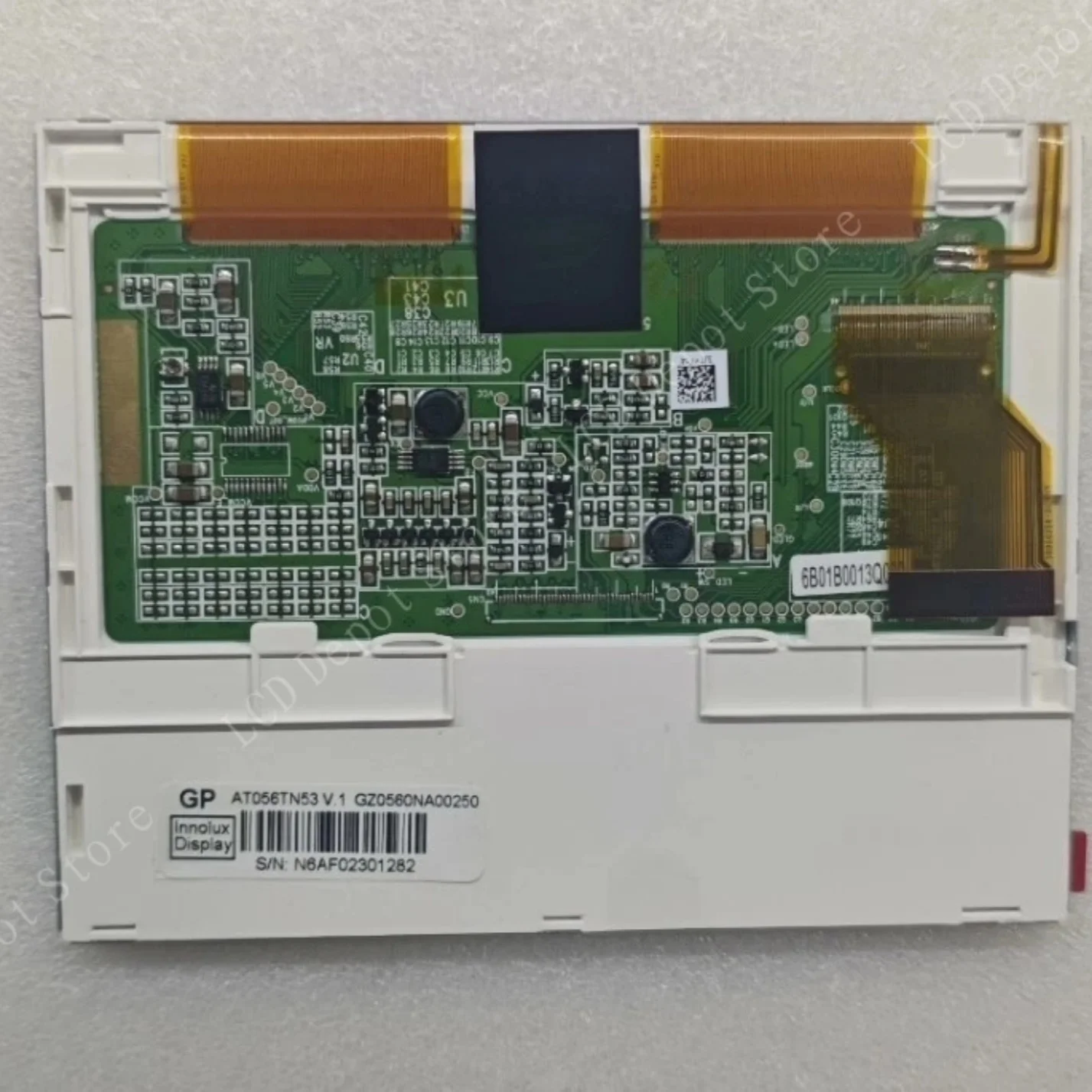 AT056TN52 V.3 AT056TN53 V.1 is geschikt voor Innolux 5,6-inch gloednieuw origineel LCD-scherm