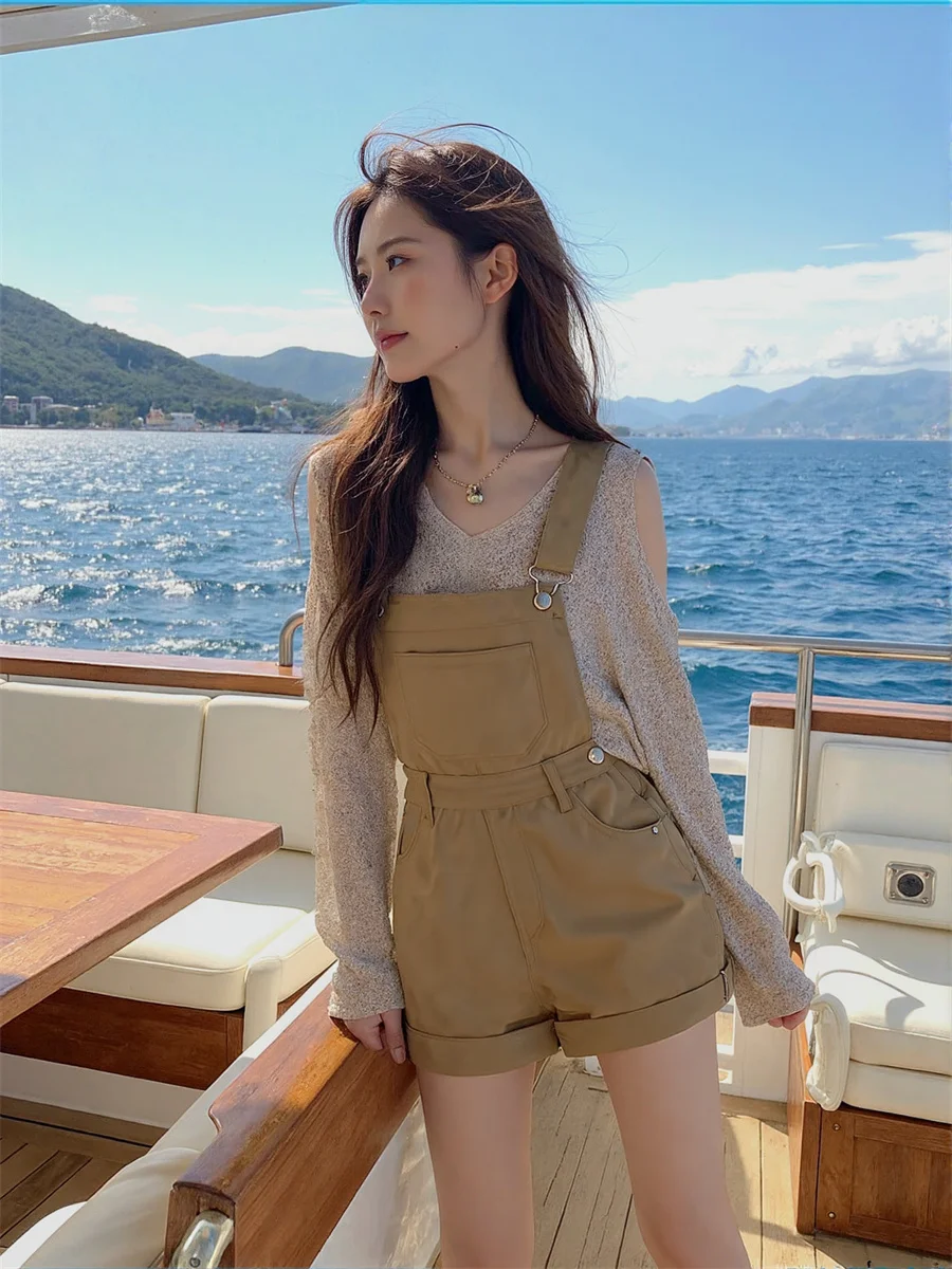 

Джинсовые винтажные комбинезоны 2025 года, женские комбинезоны с высокой талией, элегантная женская одежда, трендовая весна-лето, милые однотонные свободные комбинезоны с разрезом, новинка