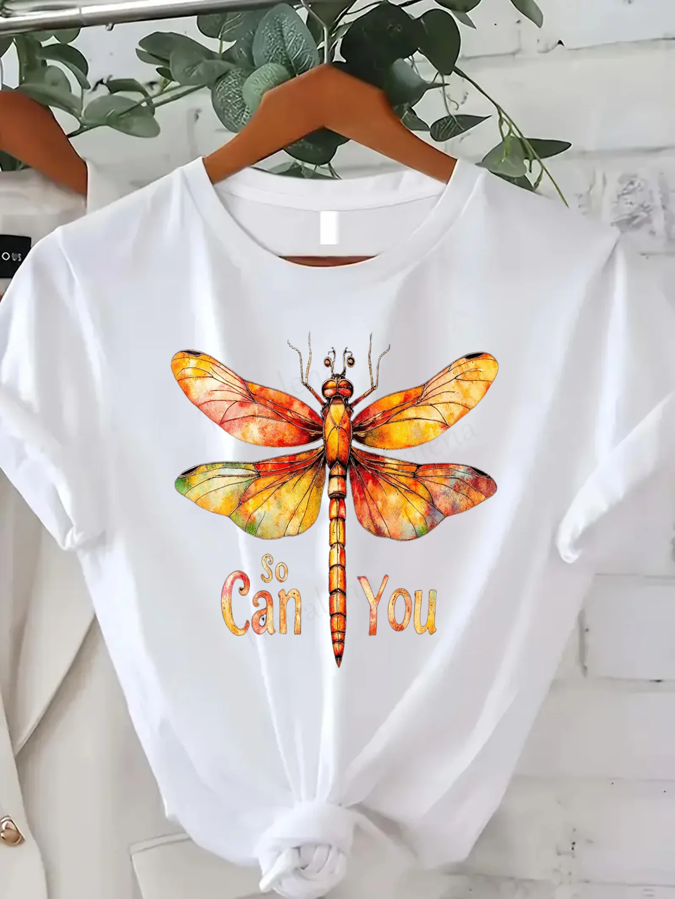 

Удобная женская футболка с принтом «Яркая стрекоза», женская футболка с рисунком «So Can You», повседневный летний стиль