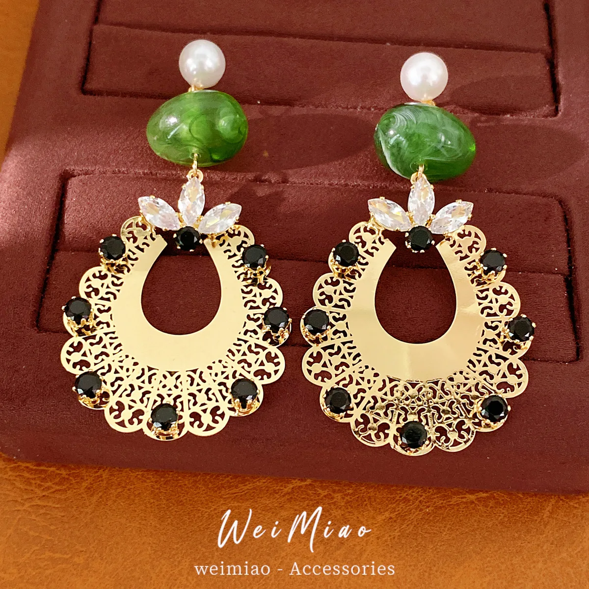 Vintage Hollow Out Teardrop Earrings Emerald Green Bead Accent Gothic Black Crystal Statement Ear Drops Evening Accessory