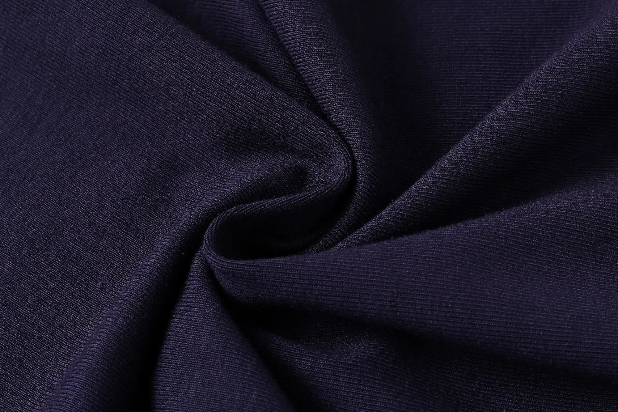 Koreanischer Stil Damen Herbst T-Shirt mit gedrehtem Ausschnitt, langen Ärmeln, schrägem Halsausschnitt, schmal geschnitten, gerippt, elegant, lässig, zum Überziehen geeignet. – Detail 10