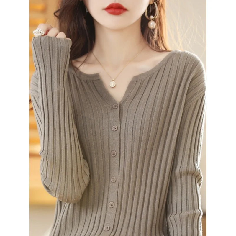 

Новый вязаный кардиган 2025 года однотонного цвета, женская верхняя одежда с круглым вырезом, базовая модель для повседневной носки, свободный крой, средней толщины