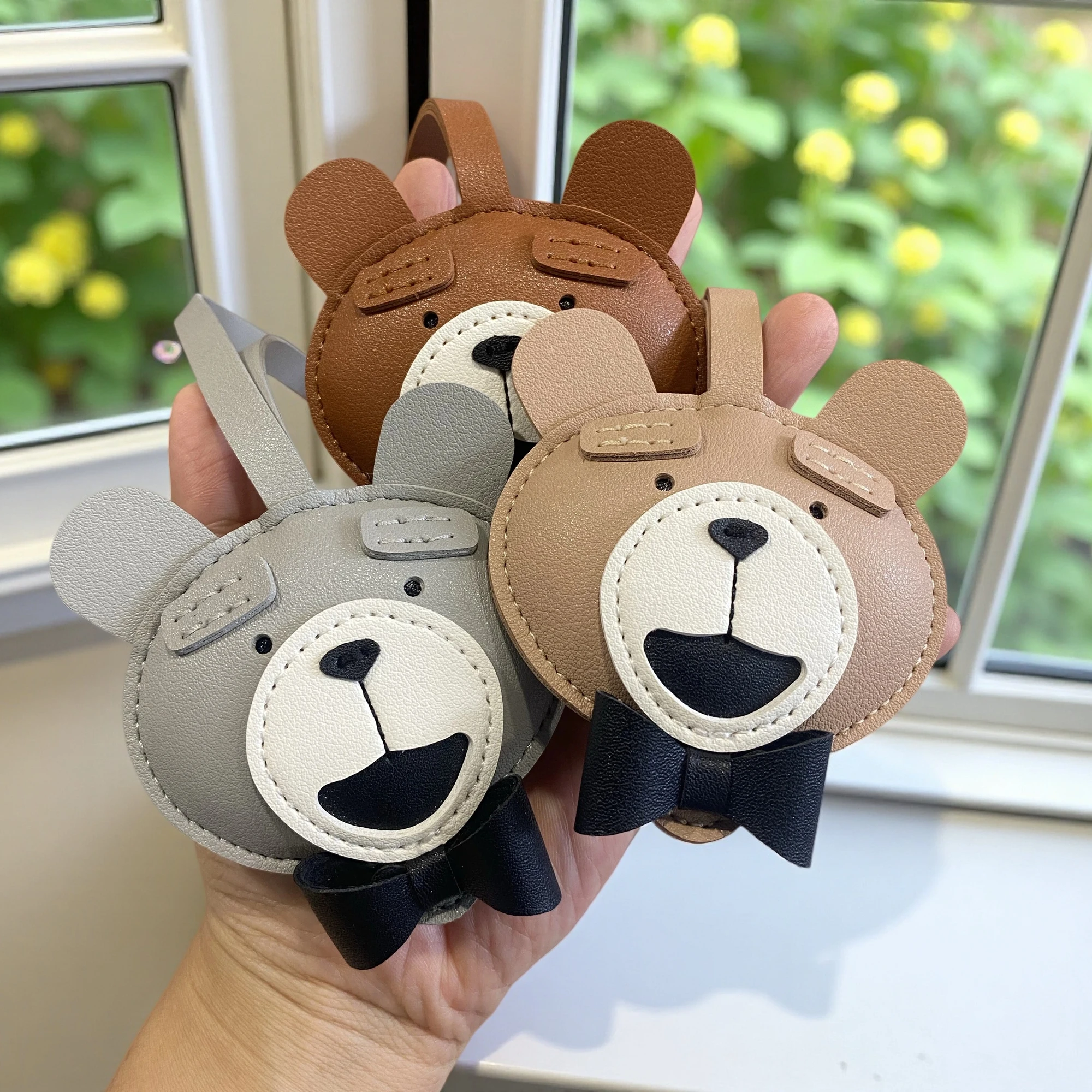 Handmade PU Leather Bear Bow Tie Keychain Bag Charm, Cute Animal Bag Pendant Accessory for Pet Lovers & Collectors, Cute Gift