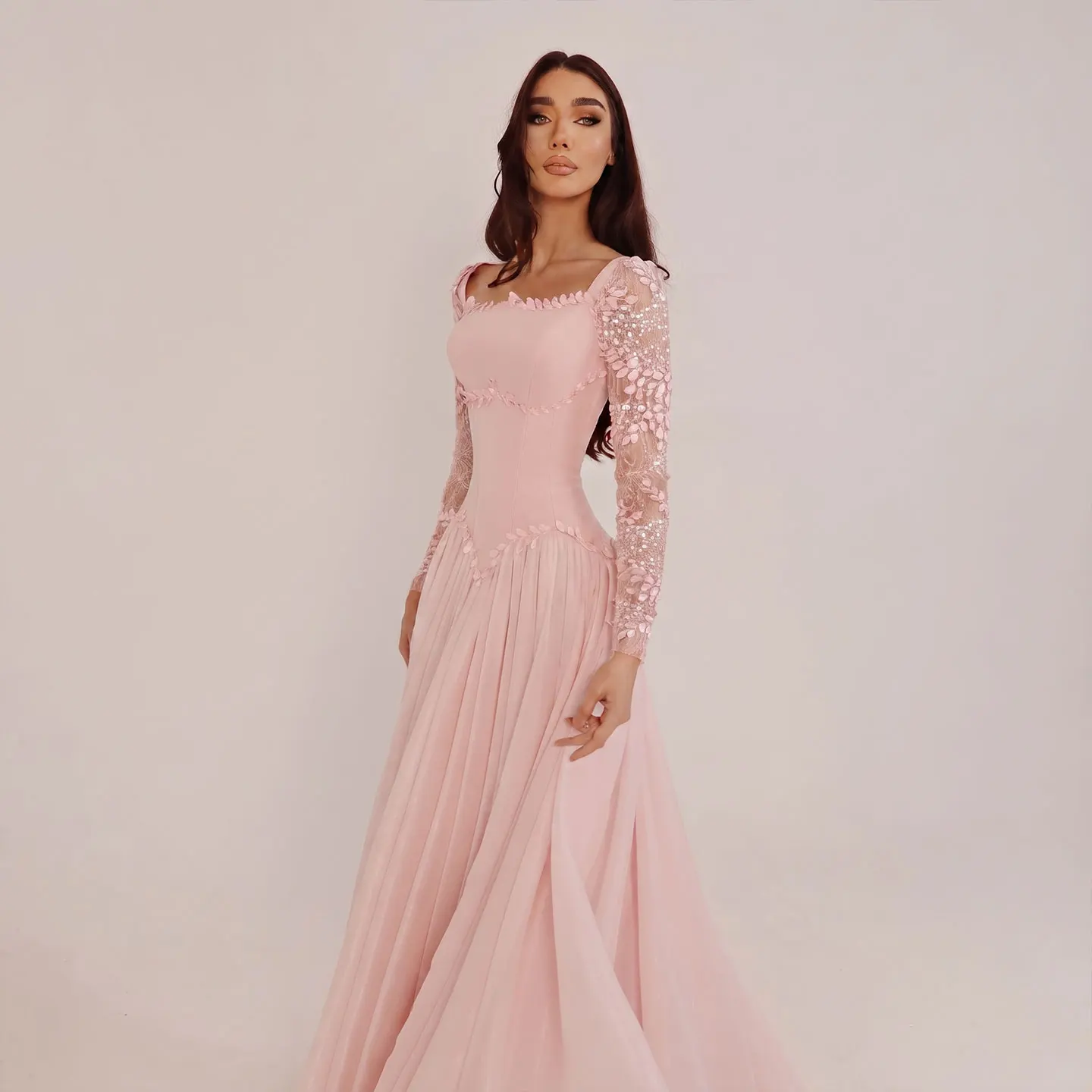 Sharon Said Luxuriöses Rosa A-Linien-Abendkleid mit Langen Ärmeln, Blumenverzierungen, Quadratischem Ausschnitt, Chiffon, Formelles Partykleid SF239 Maßanfertigung – Detail 5
