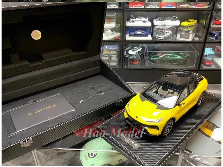 

Модель автомобиля LOTUS ELETRE SUV 1:18, литая под давлением, из сплава, для коллекции, декоративная, подарочная, желтая