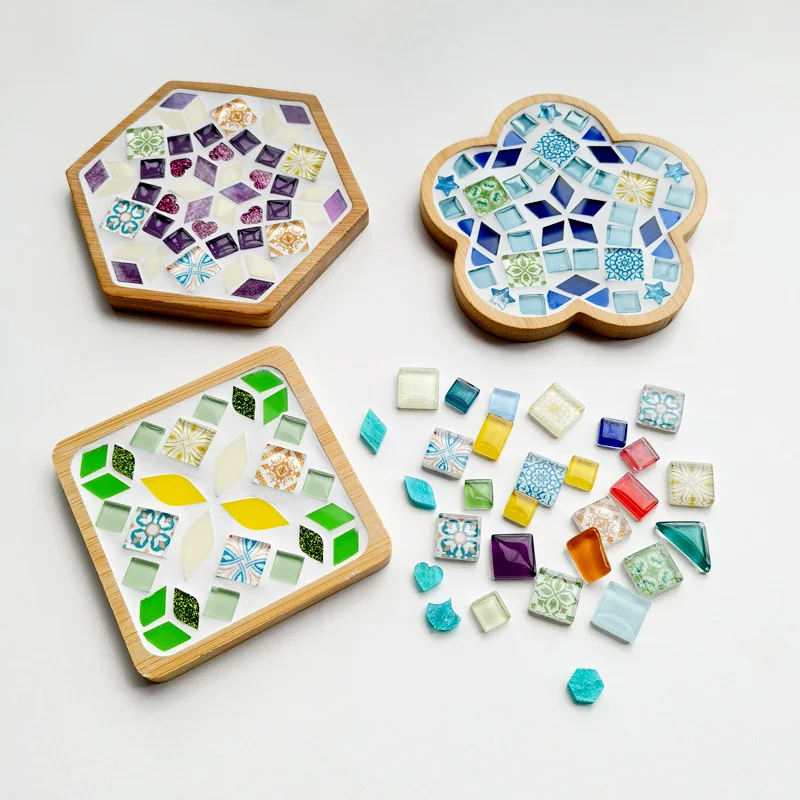 Dois estilos de conjuntos de telhas de mosaico de vidro colorido, 49 peças de telhas de mosaico de vidro colorido em massa, artesanato de arte artesanal