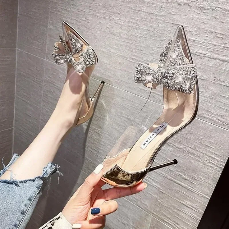 Sandalias puntiagudas de cristal para mujer, zapatos de tacón alto transparentes con nudo de mariposa y diamantes de imitación, a la moda, novedad de 2024