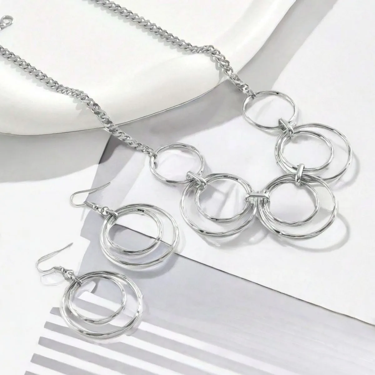 

Faionable Simptic Hollow Metal round Hoop Earrings And Nelace Set Large And Small Circle Ele Jewelry Accories