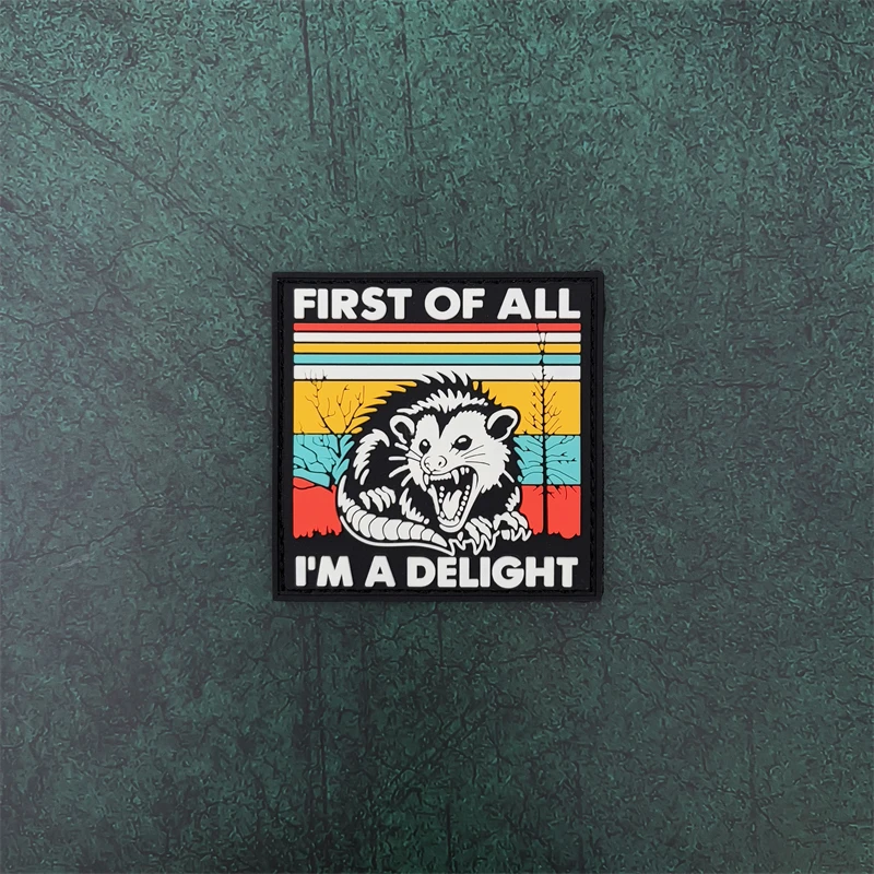 Un parche adhesivo de insignia moral de goma suave de material de Pvc animal irritable con efecto luminoso, adecuado para sombreros, ropa, mochilas, chaquetas, chalecos, pegatina de parche bordada