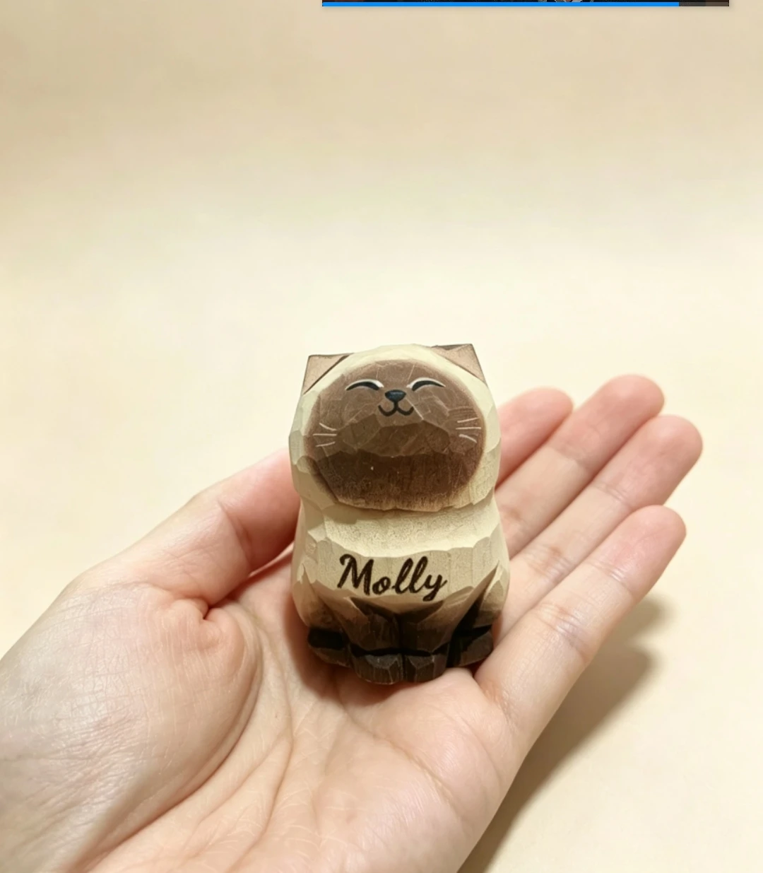 Custom Name Engraved Hand-Carved Wooden Siamese Cat Statue, Personalized Smiling Kitten Figurine Gift for Cat Lovers Home Table
