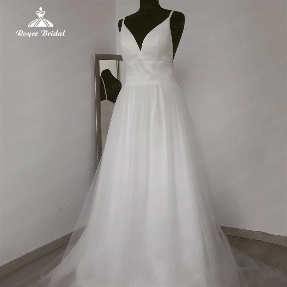 Um vestido de casamento com cintas de espaguete, vestidos de casamento formais, personalizar, tule decote em V, costas abertas com botão para a noiva, modesto