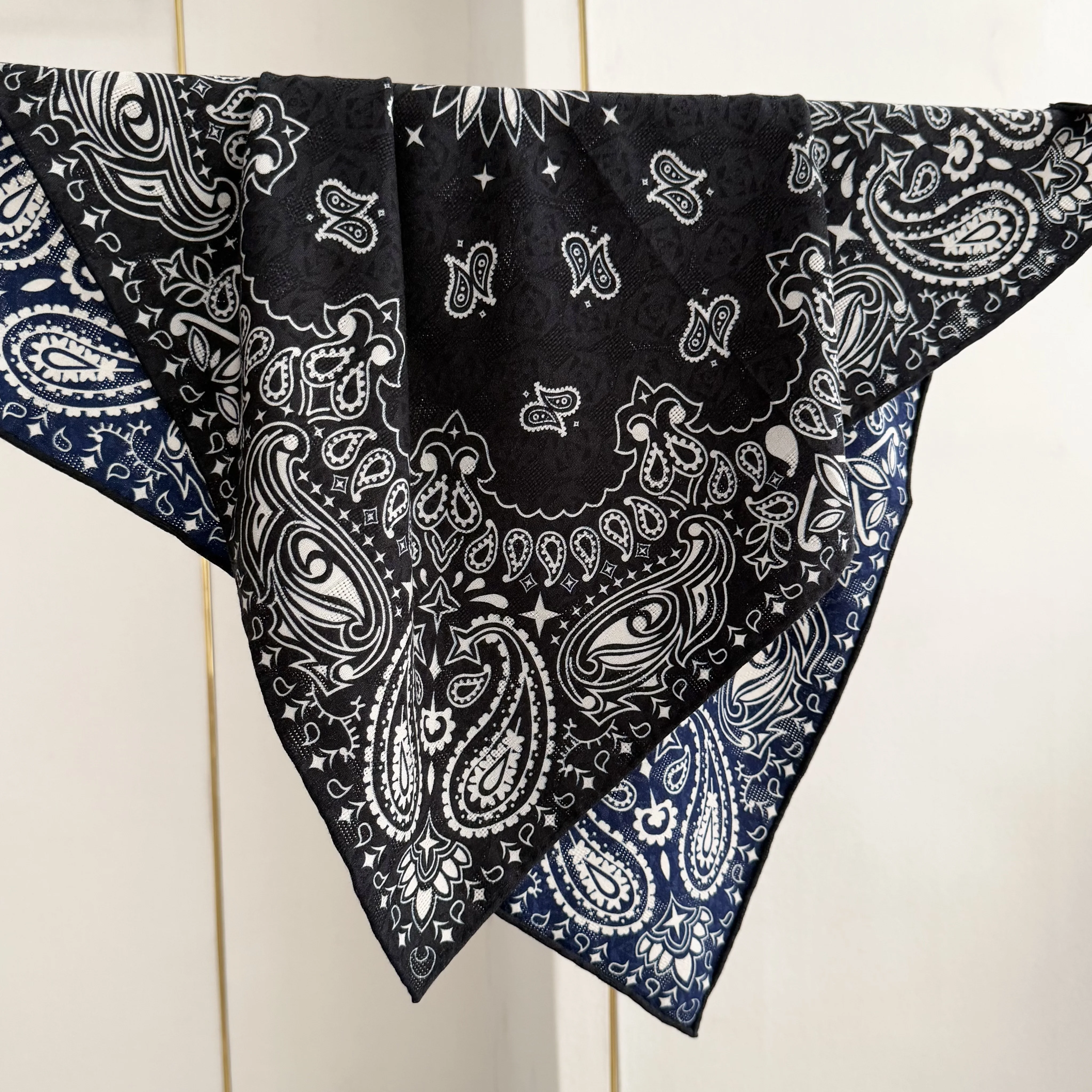 

New autumn-winter paisley pattern double-color unique design 70% wool 30% silk jacquard scarf for women, a warm headscarf, 65cm