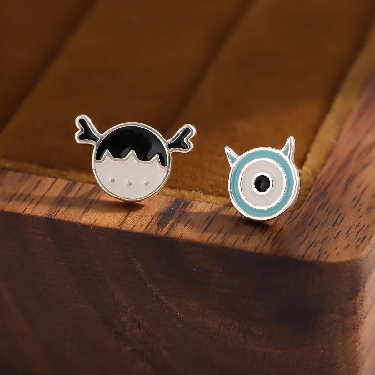 Fashiona Cute Asymmetrical Monster-inspired And Girl 925 Sterling Silver Jewelry Personality Stud Earrings  E071