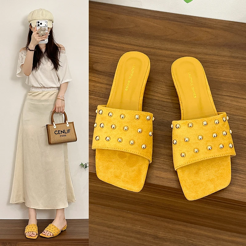 

Fashion Rivet Flip-Flops Women 2026 New Summer Square Toe Flat Heel Versatile Comfortable Sandals and Slippers