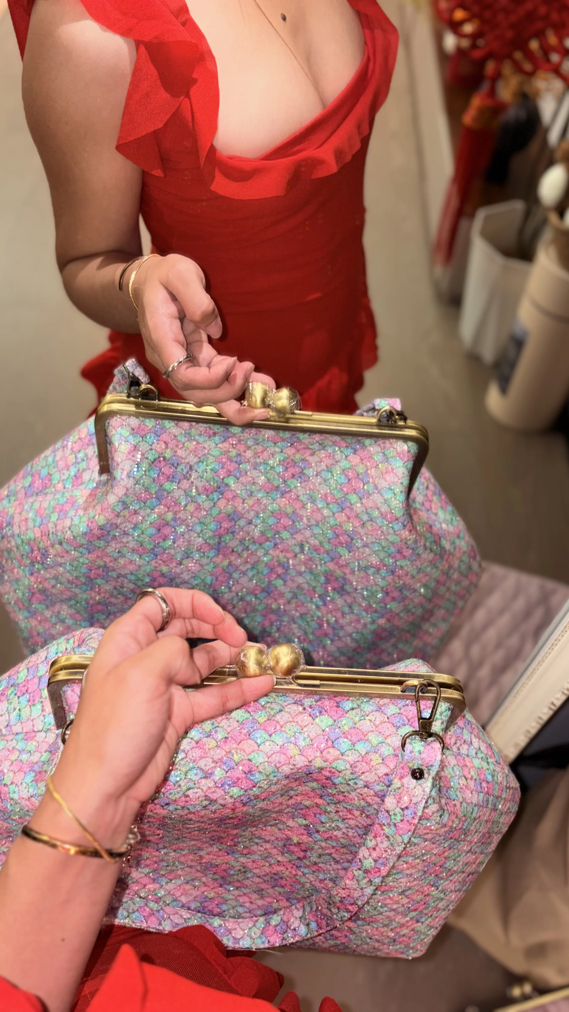 LOST IN VINTAGE Customized Purse Large Balls Kiss-lock Shiny Leather Big Frame Clutch Handbag Proudly Carried In Hand 35x30x20cm